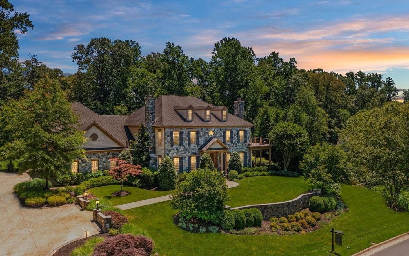 Exterior of the Oakton estate featured in Prime auction Facebook marketing